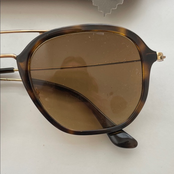Ray-Ban Tortoise Shell Sunglasses with Tan Case - Picture 4 of 4